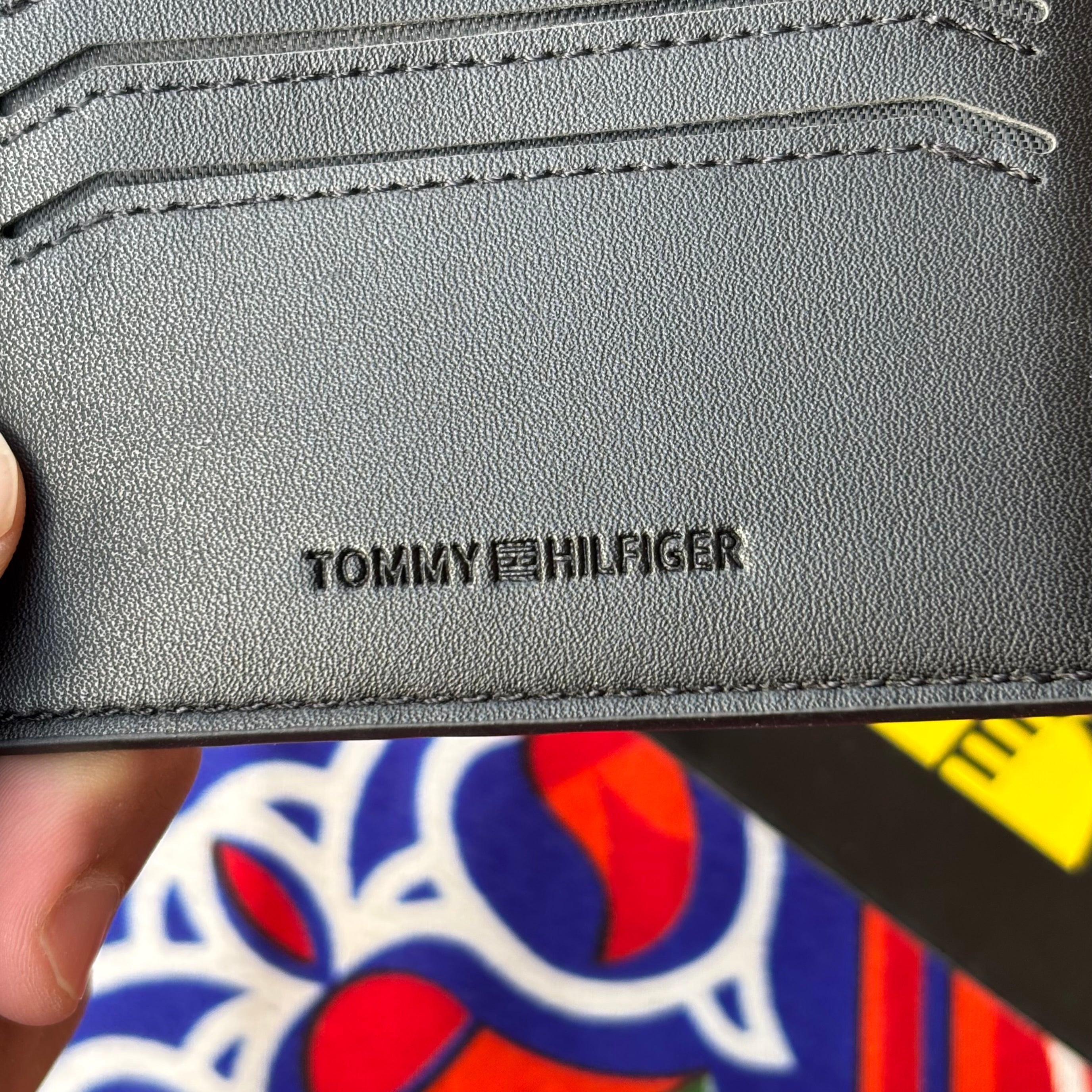 Tommy wallet (2)